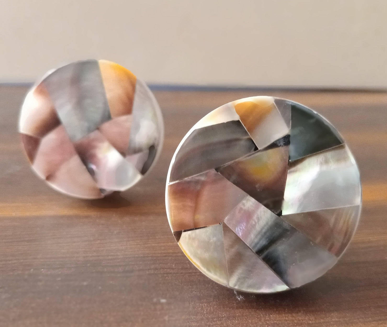 Mother of Pearl Cabinet Knobs, Shell Drawer Pulls (Set 0f 4)